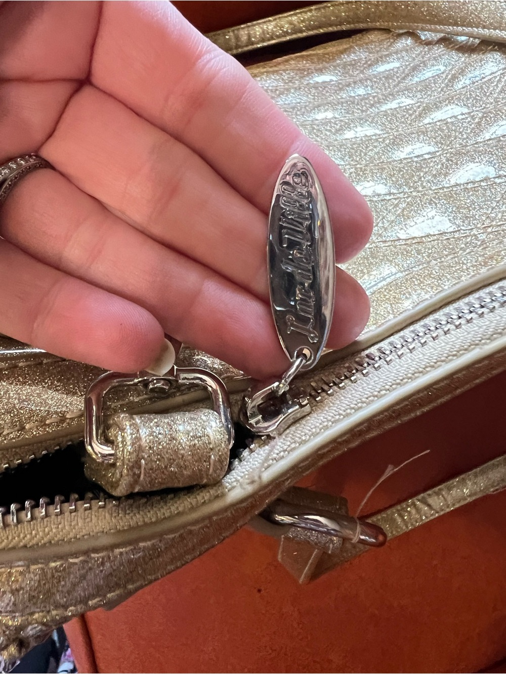 Lux de Ville Metallic Gold Quilted Shoulder Bag - Picture 3 of 10